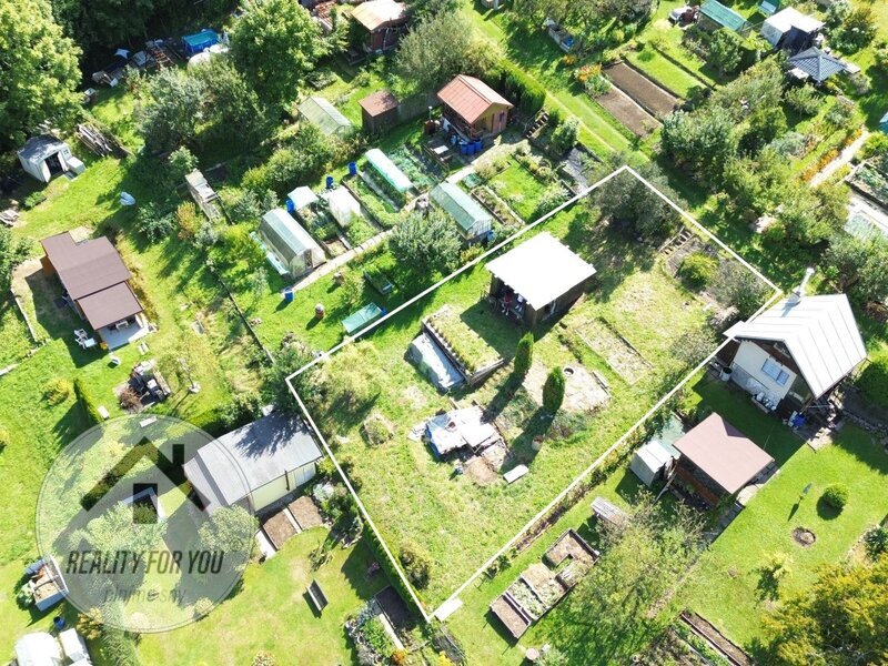 Prodej zahrádky o výměře 400 m2 v poslední linii zahrádkářské osady Treperka v Semilech
