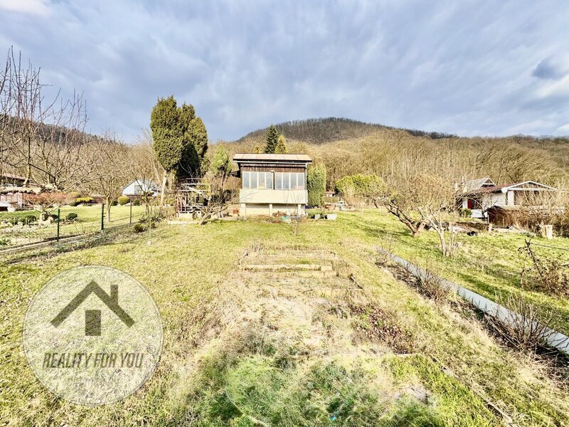 Prodej zděné chatky s velkým pozemkem v Ústí nad Labem - Střekově