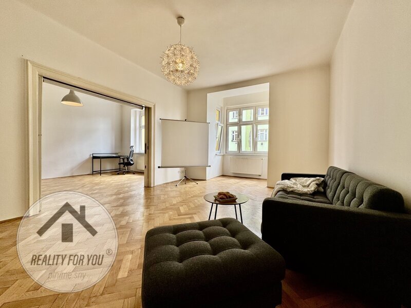Prodej bytu 3+1 s velkorysou podlahovou plochou 125 m2, ul. Drahobejlova, Praha 9